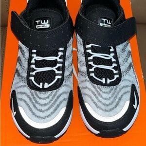 Kids' Nike Air Max TW Sneaker sz 12